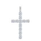 Colgante de cruz de talla baguette con diamantes de 10 quilates