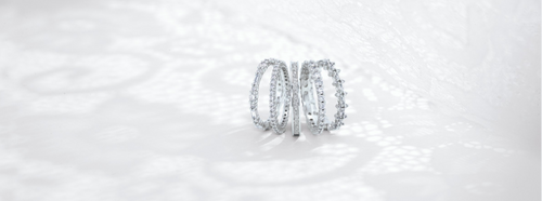 Five white gold bands placed next to each other, displayed on a white background.